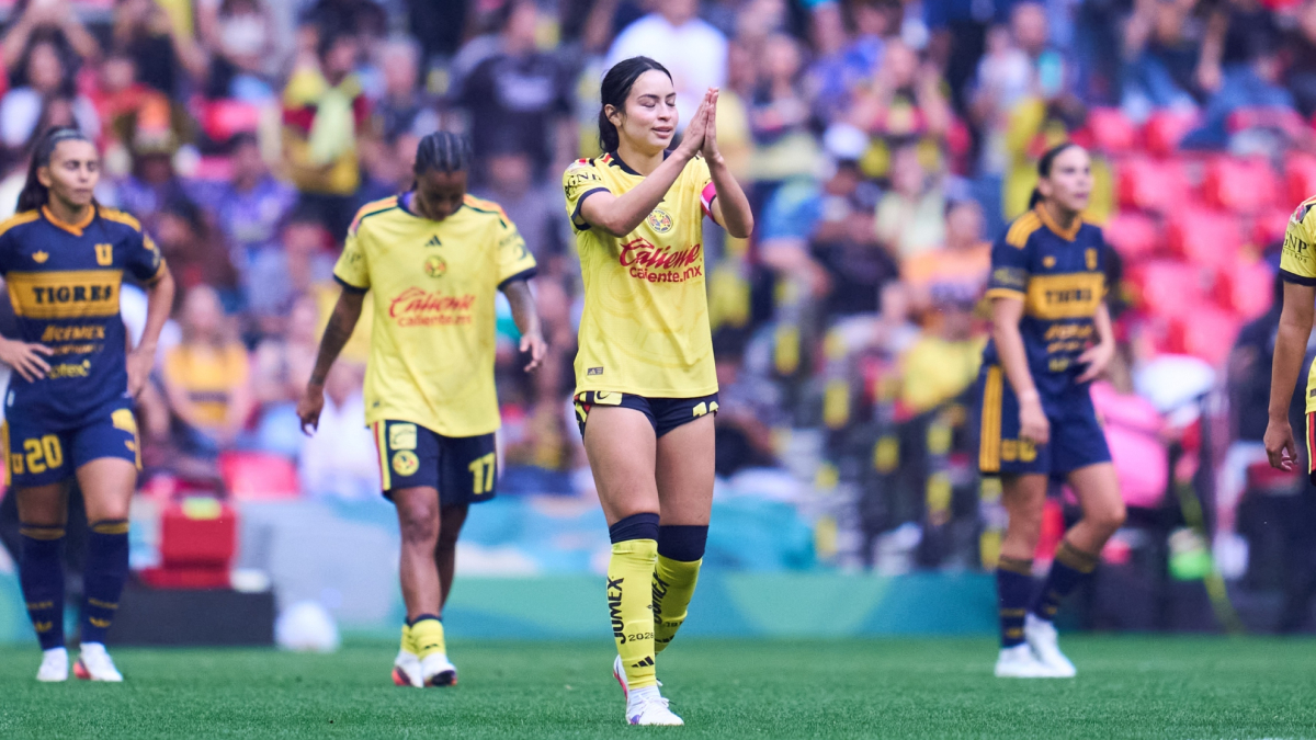 La polémica seña de Scarlett Camberos durante el América vs Tigres