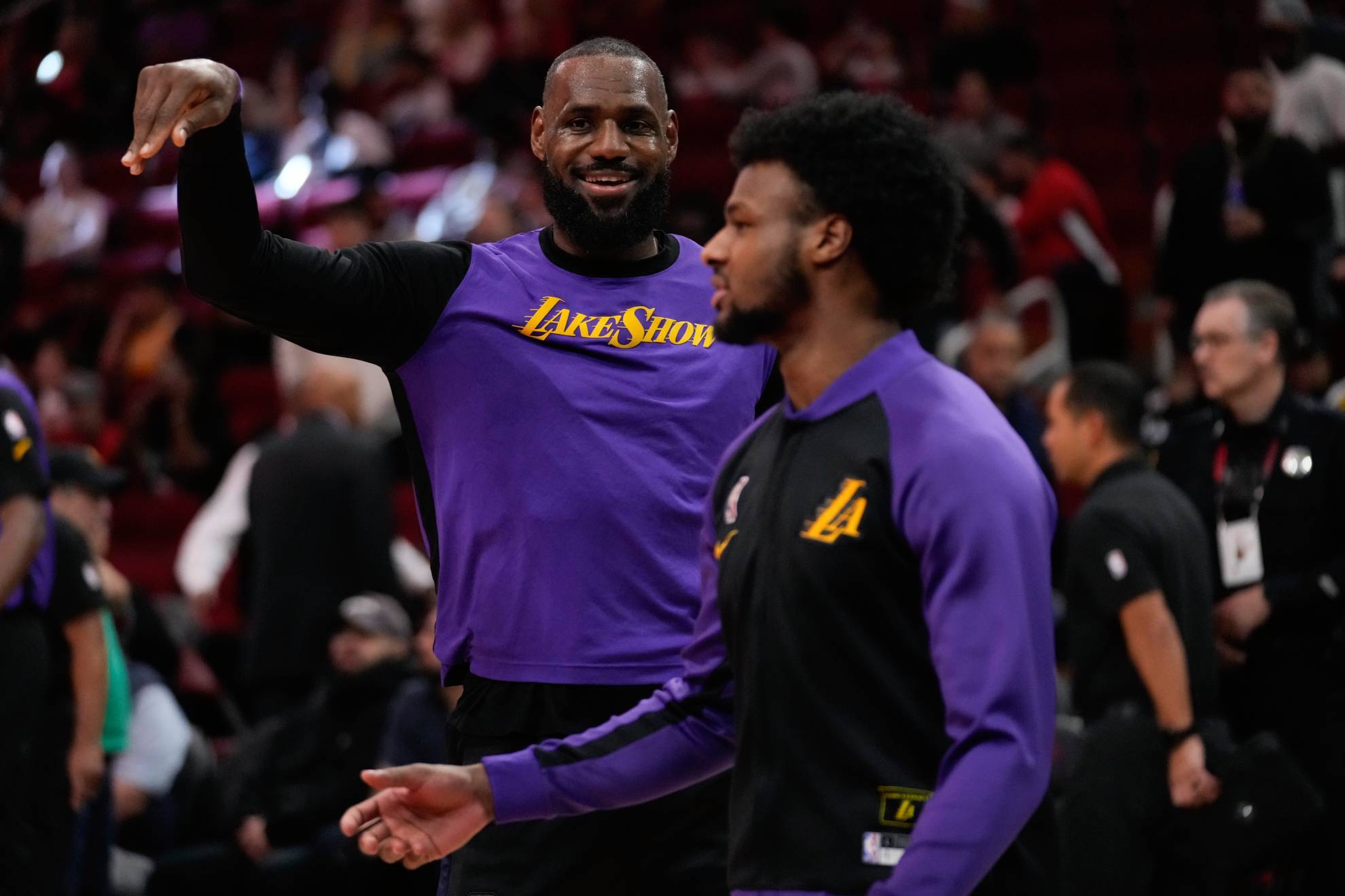 Bronny James podría alejarse de los Lakers y de jugar con su padre / LAPRESSE