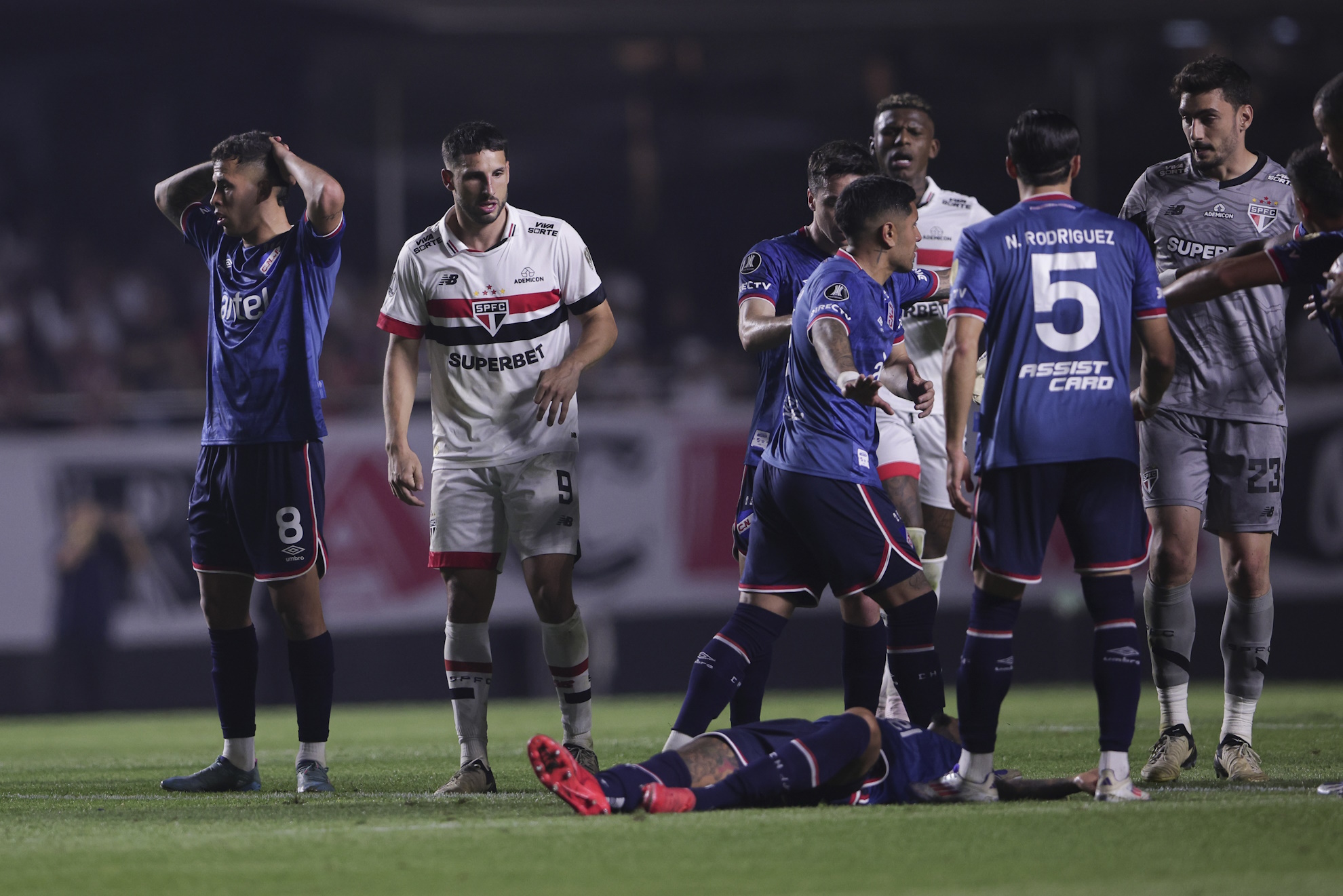 Juan Izquierdo sufrió un infarto el el Sao Paulo vs. Nacional de Copa Libertadores. LAPRESSE