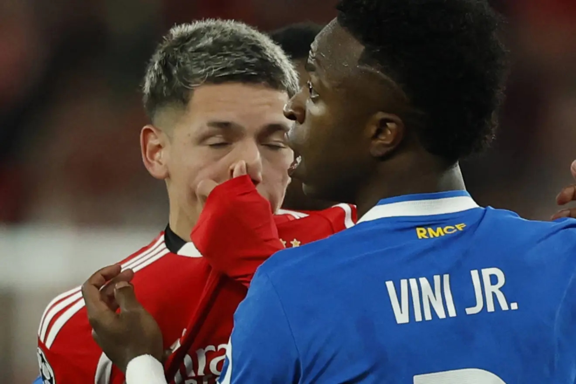 Prestianni y Vinicius en el momento denunciado por el madridista CHEMA REY