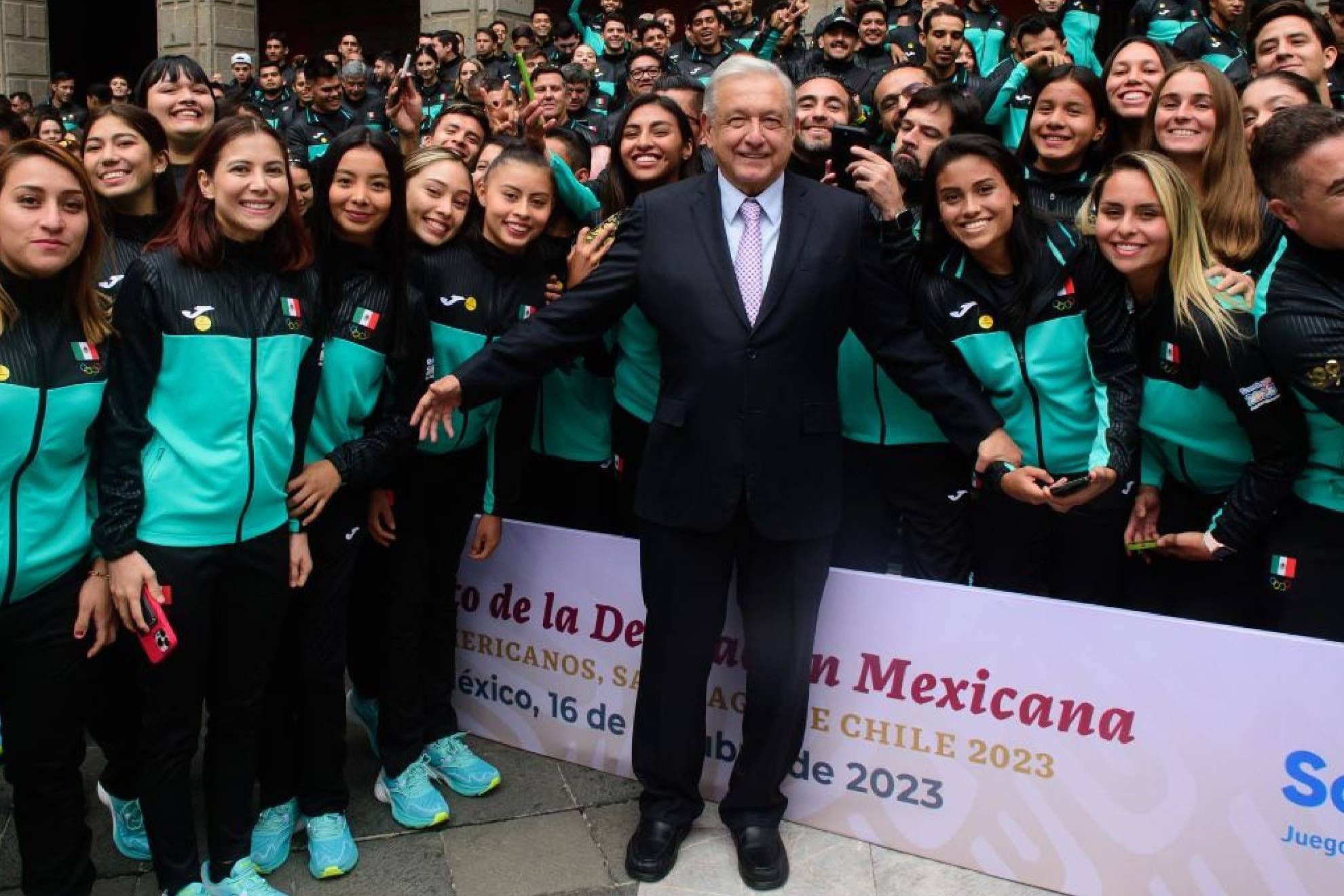 Maravillosa participación la de los mexicanos en Santiago 2023 @lopezobrador_