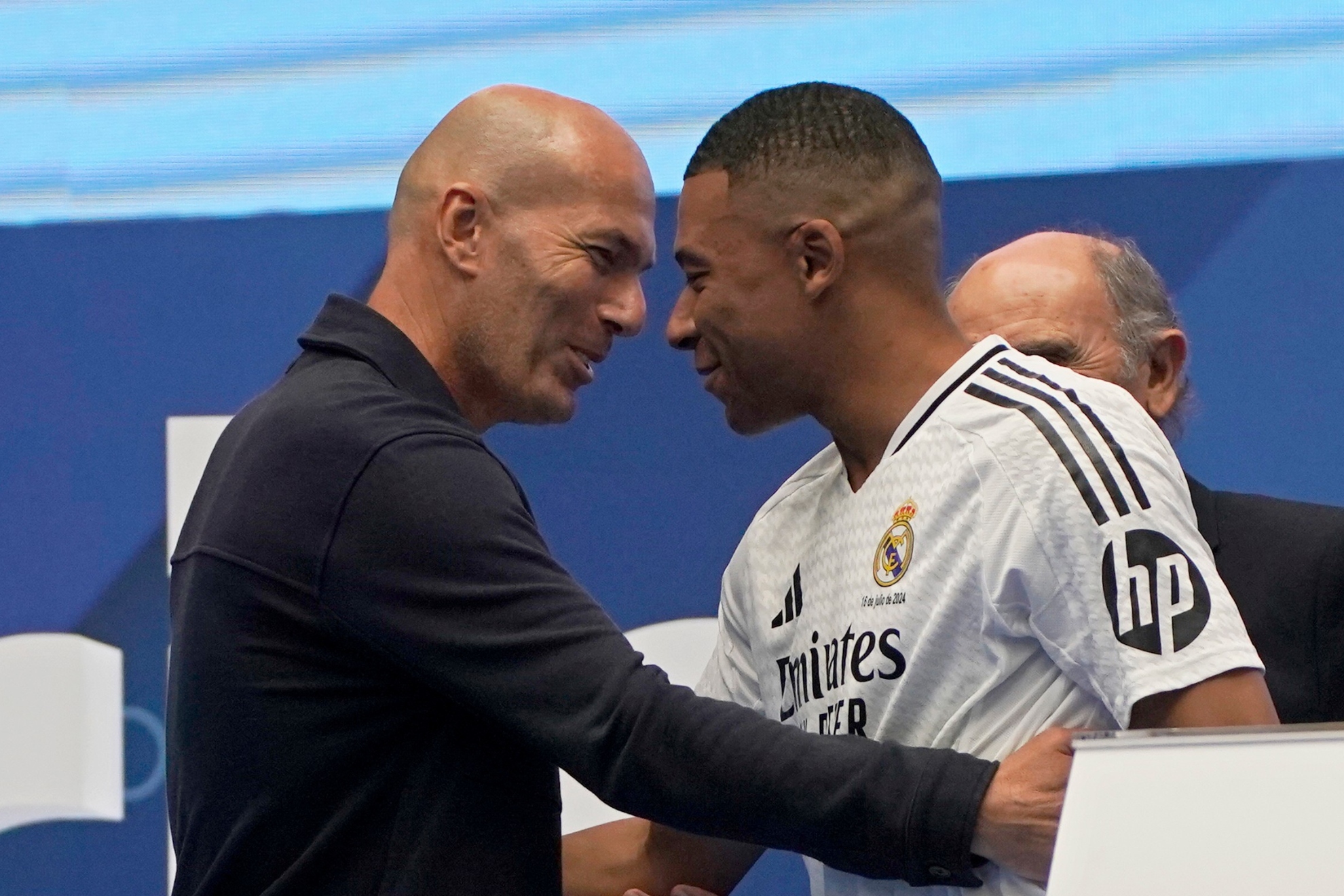 Zidane y Mbappé, el día de su presentación en el Real Madrid ANDREA COMAS
