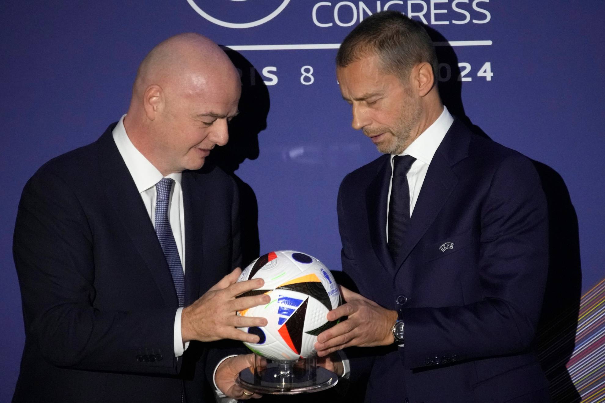 Aleksander Ceferin junto a Gianni Infantino / LAPRESSE