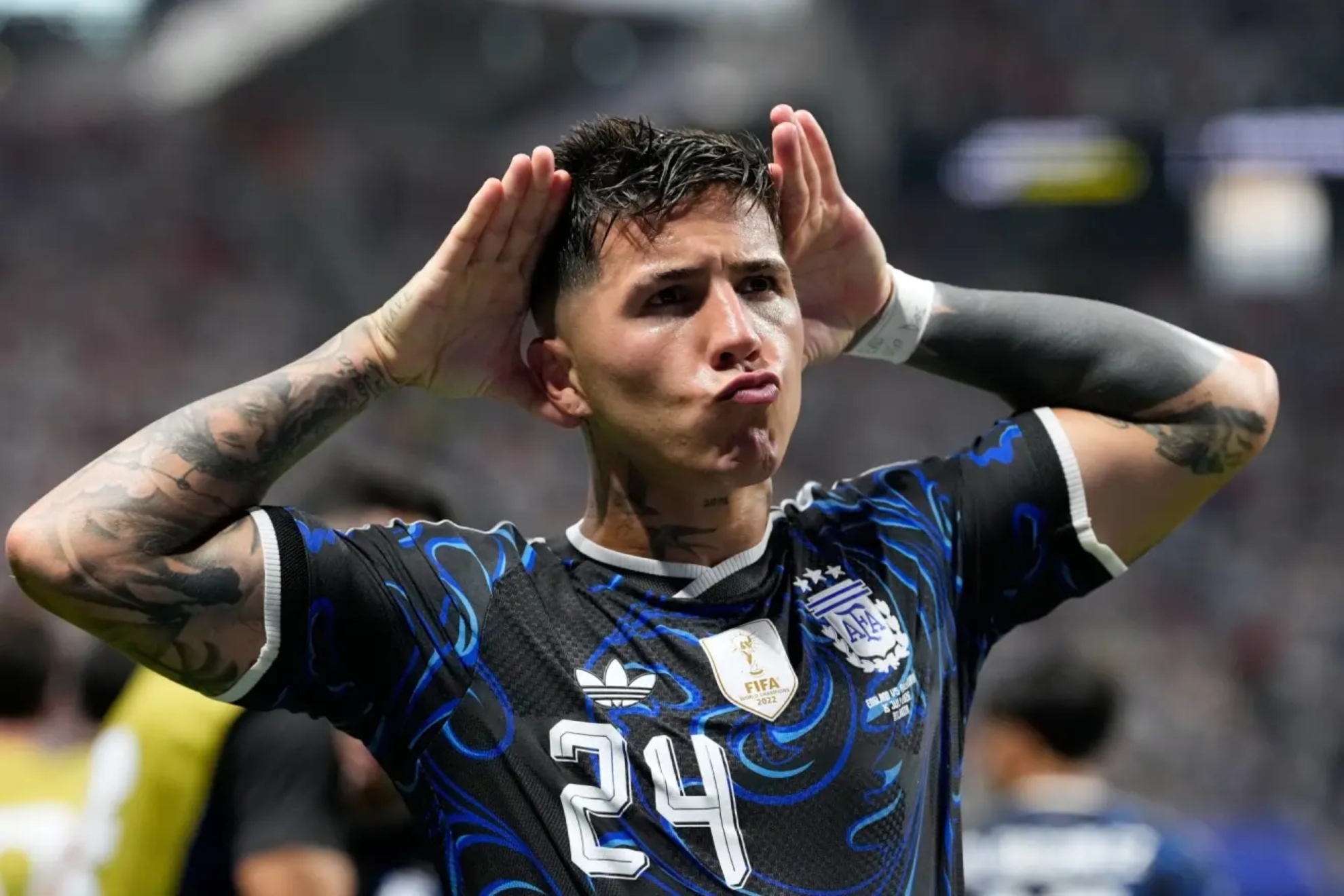 Enzo Fernández celebra su gol a Inglaterra en el Mundial LAPRESSE