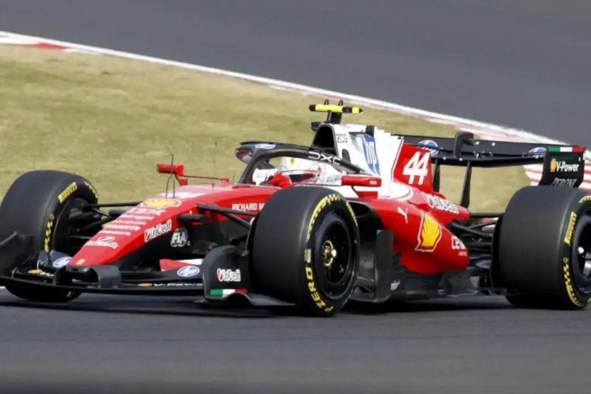 Hamilton, con su Ferrari EFE