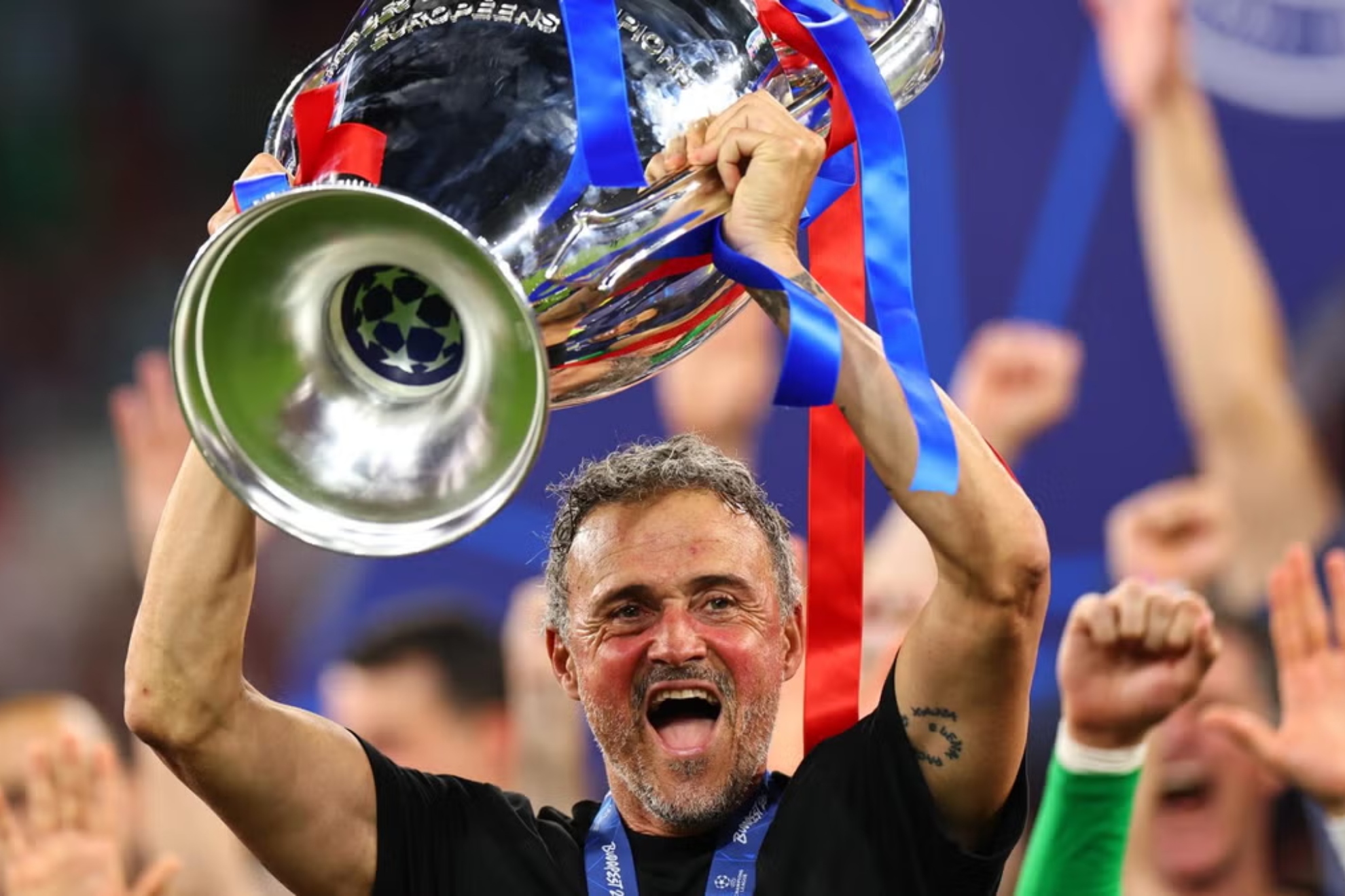 Luis Enrique levanta la Champions con el PSG EFE