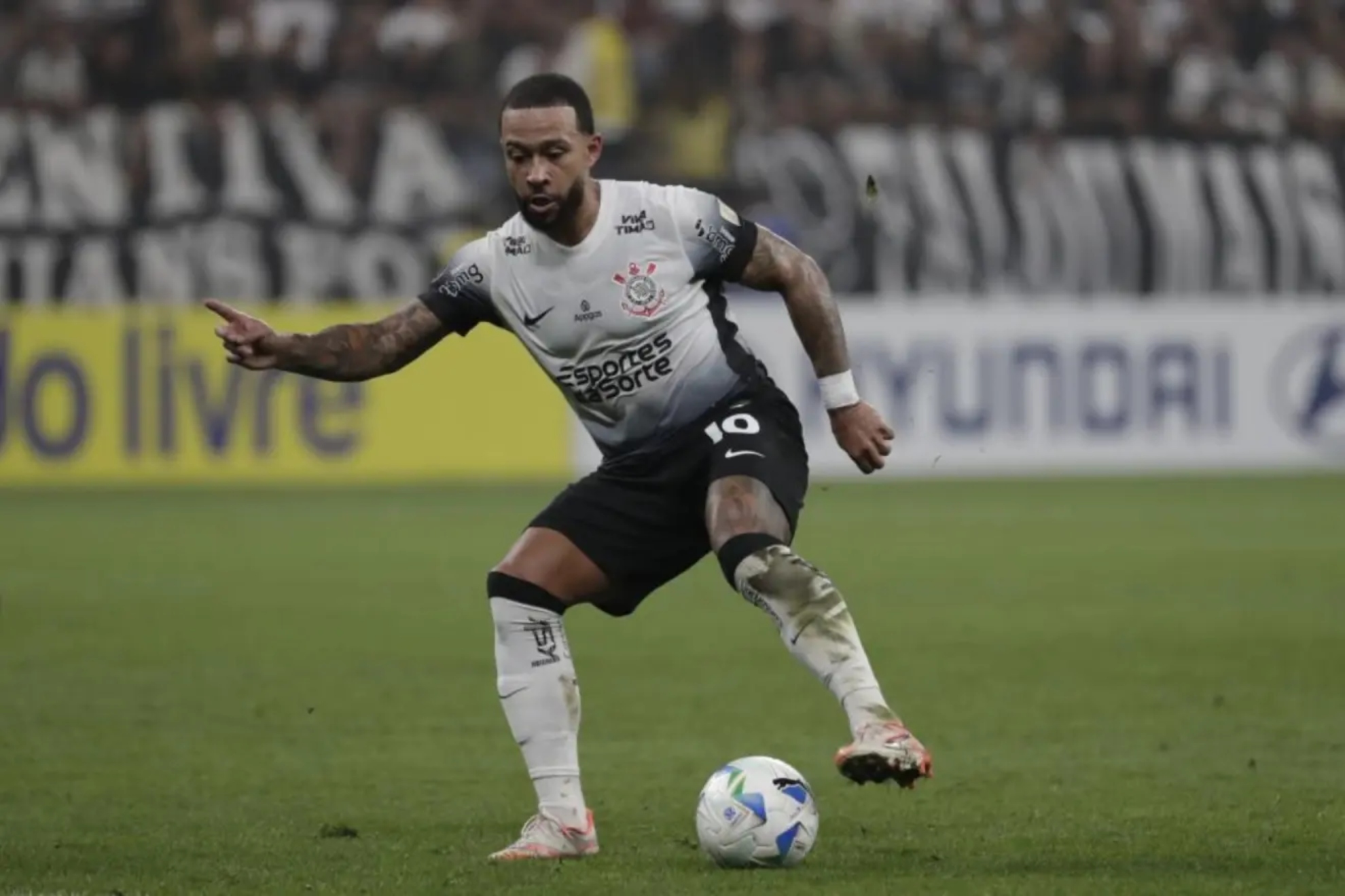 Depay, con Corinthians EFE