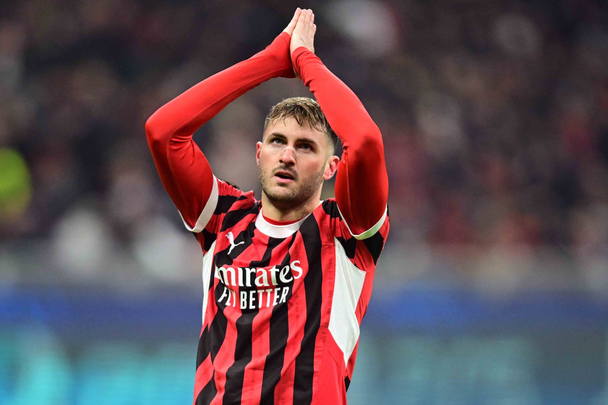 Santi Giménez, con el Milan