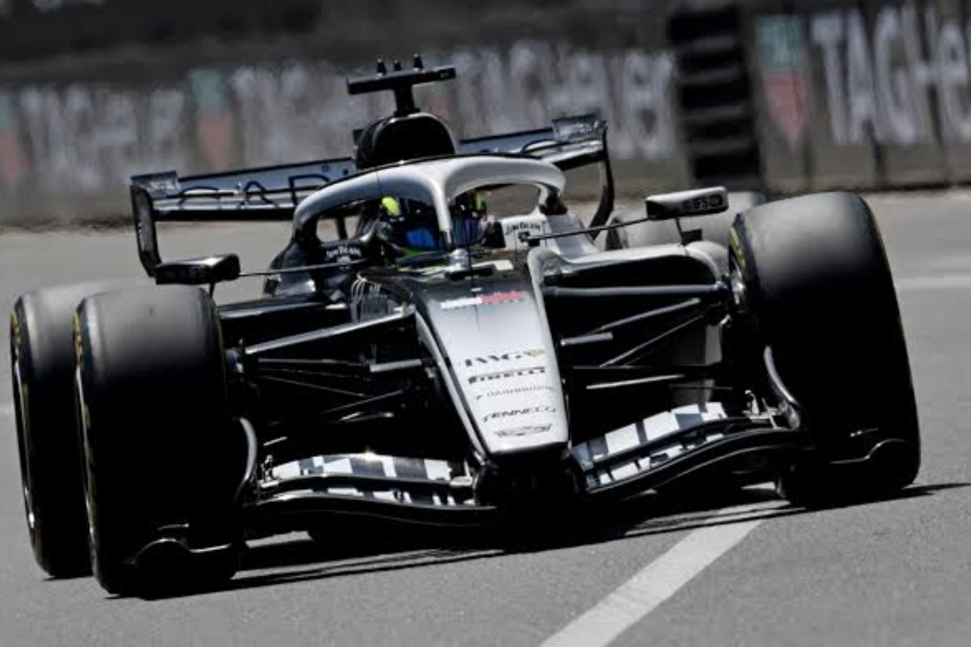 Checo Pérez, con su Cadillac EFE