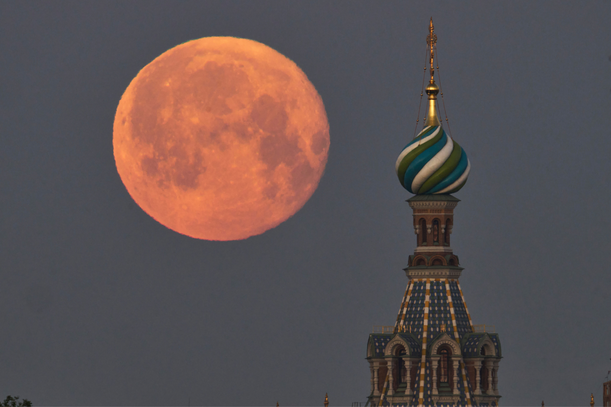 por-qu-la-luna-se-ver-roja-esta-es-la-ciencia-detr-s-del-fen-meno-de