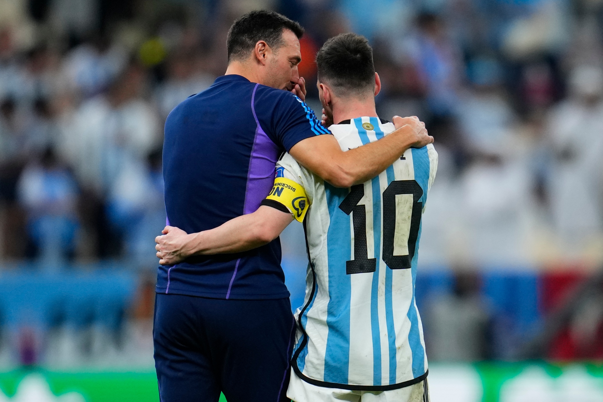 Scaloni y Messi, con la 10. LAPRESSE