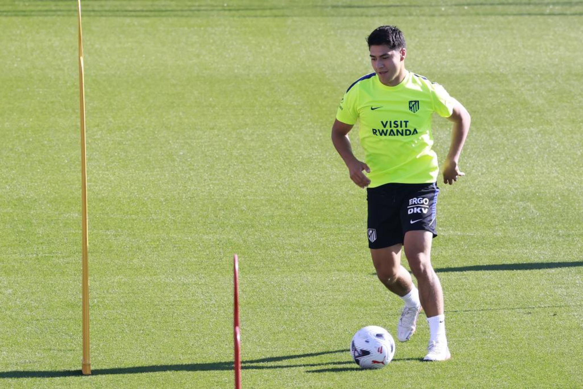 Obed Vargas, en un entrenamiento con el Atlético. EFE