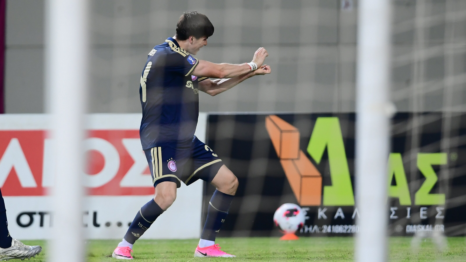 Hormiga González anota su primer gol en Grecia. / ESPECIAL