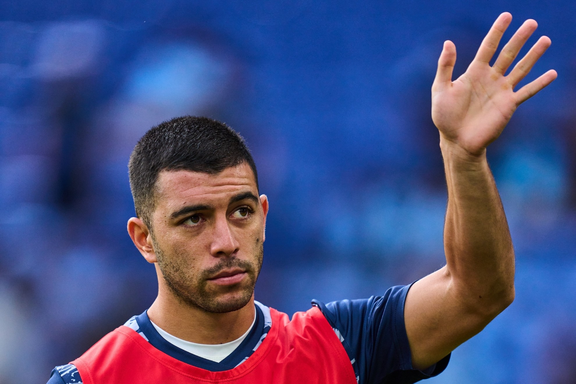 Erik Lira saluda en un calentamiento con Cruz Azul / MexSport