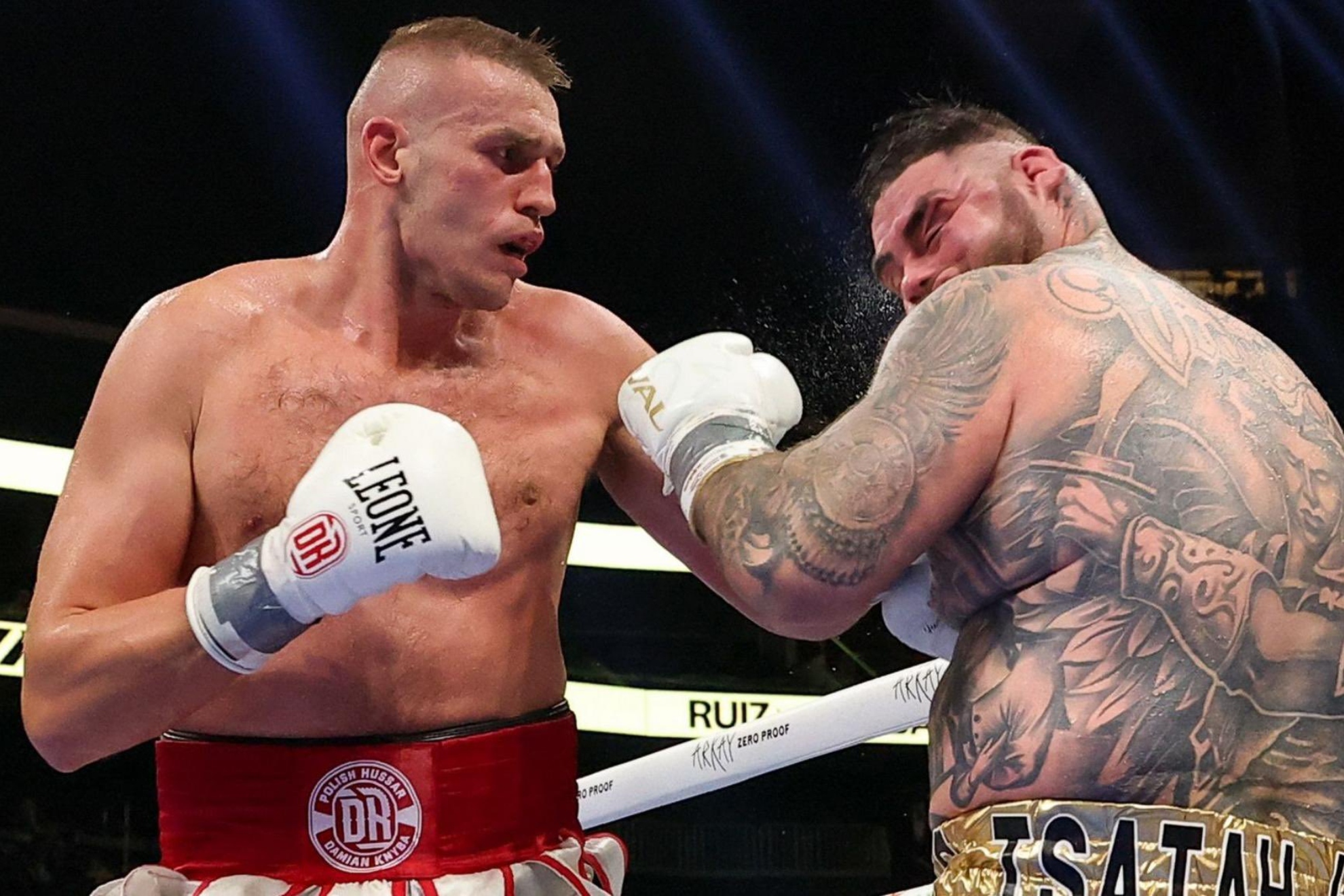Knyba conecta un golpe sobre Andy Ruiz. LAPRESSE
