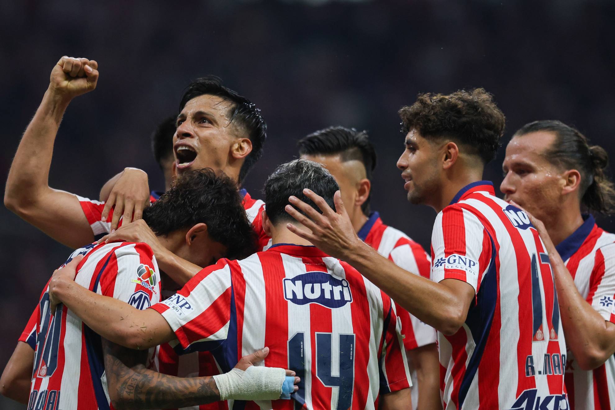 Gran triunfo de Chivas vs. Pumas. MEXSPORT