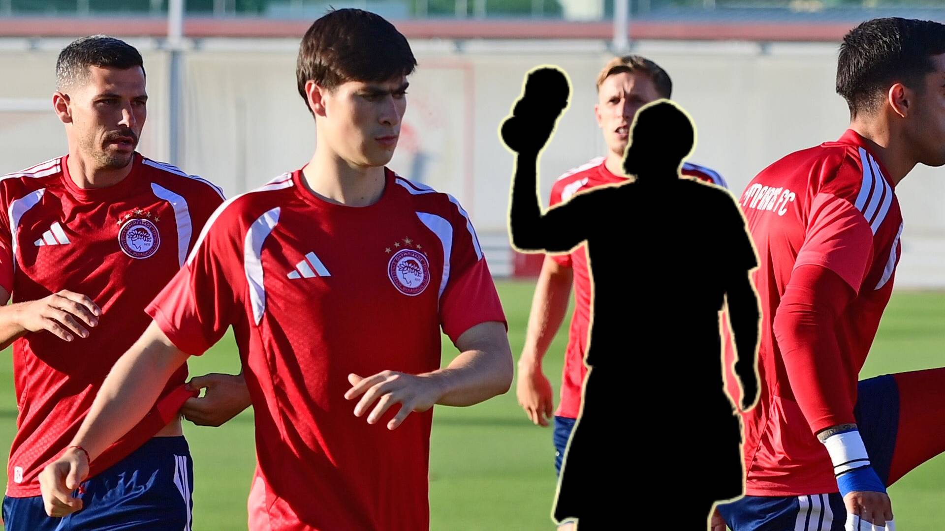 Armando González en un entrenamiento con Olympiacos / Especial
