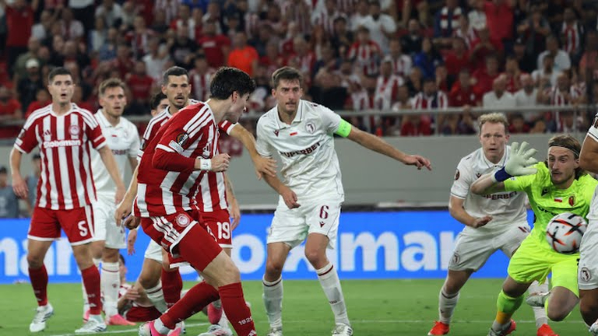 El exdelantero de Chivas jugó 62 minutos en su debut en la Europa League. MARCAMX