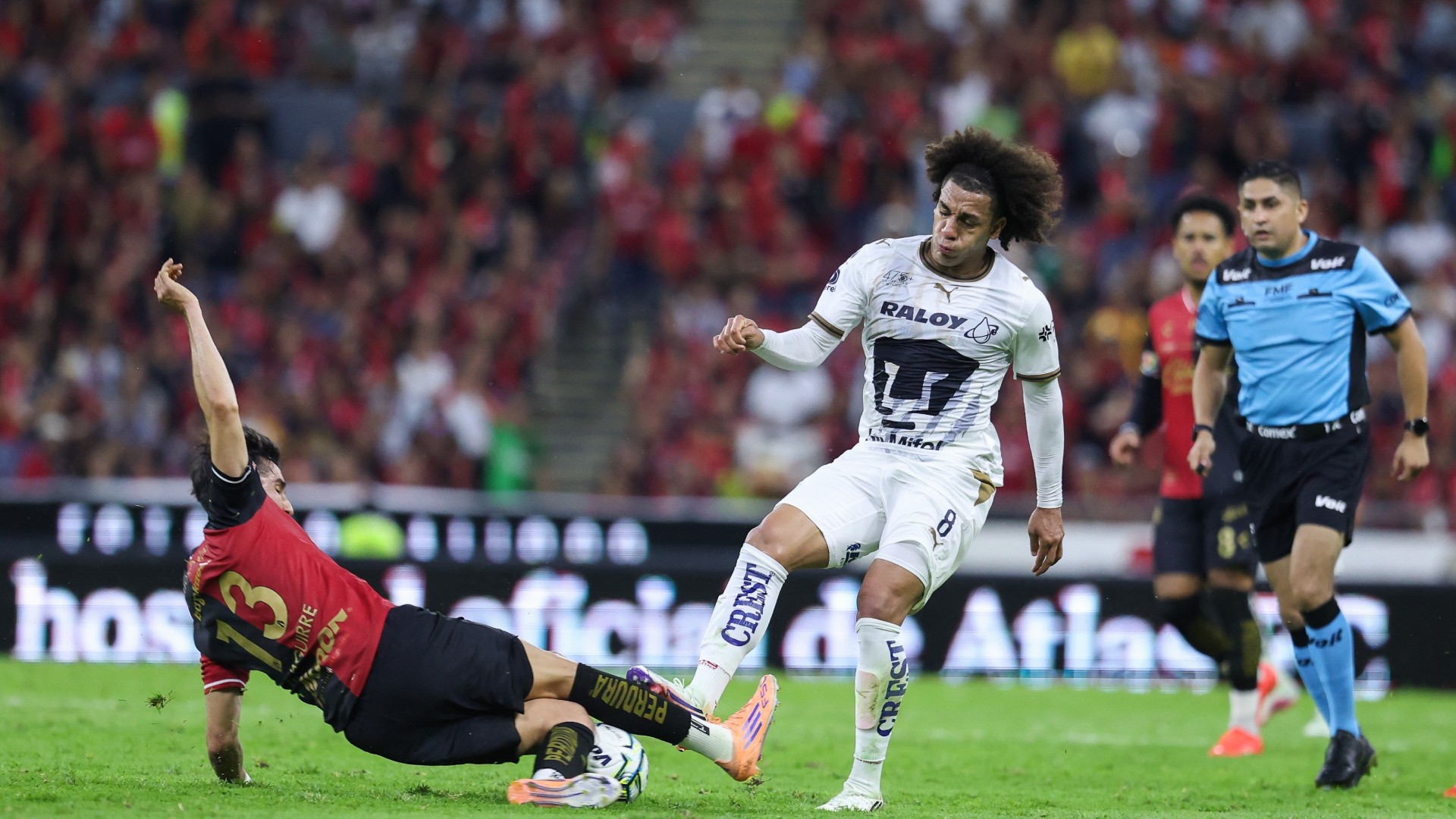La jugada que le costó la roja directa a Carrasquilla / MexSport /