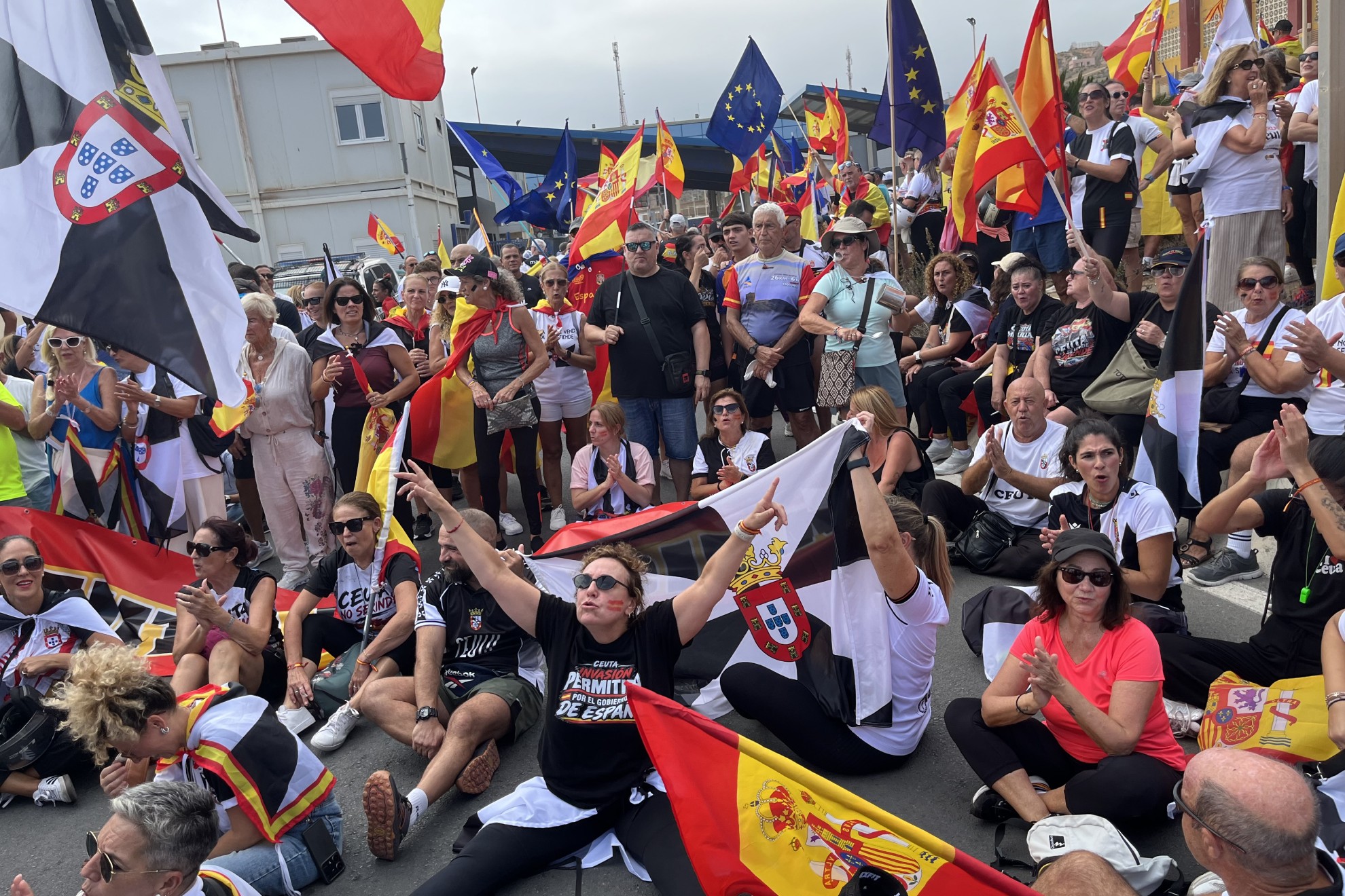 Manifestantes españoles en Ceuta / EFE