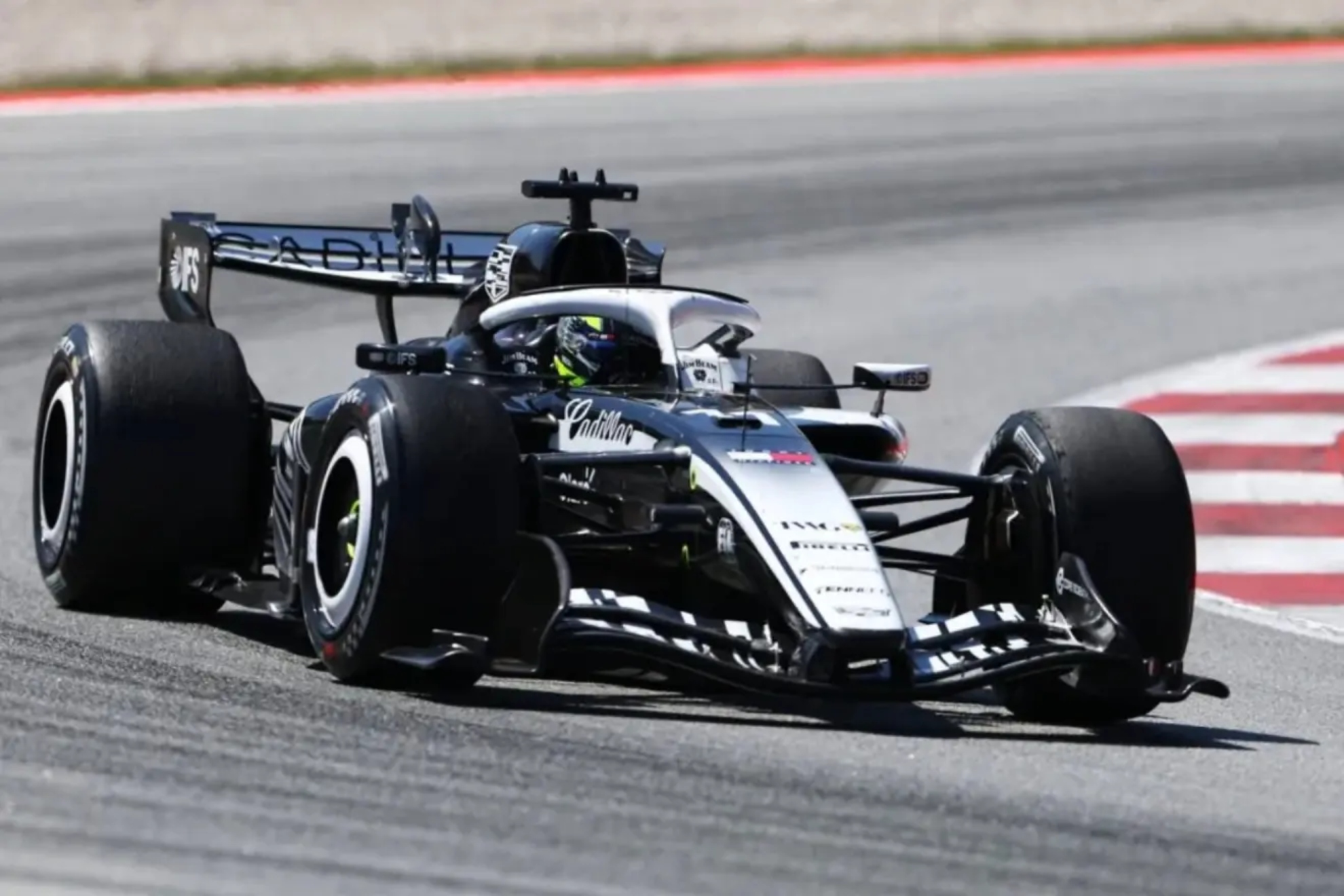 Checo Pérez, en su Cadillac LAPRESSE