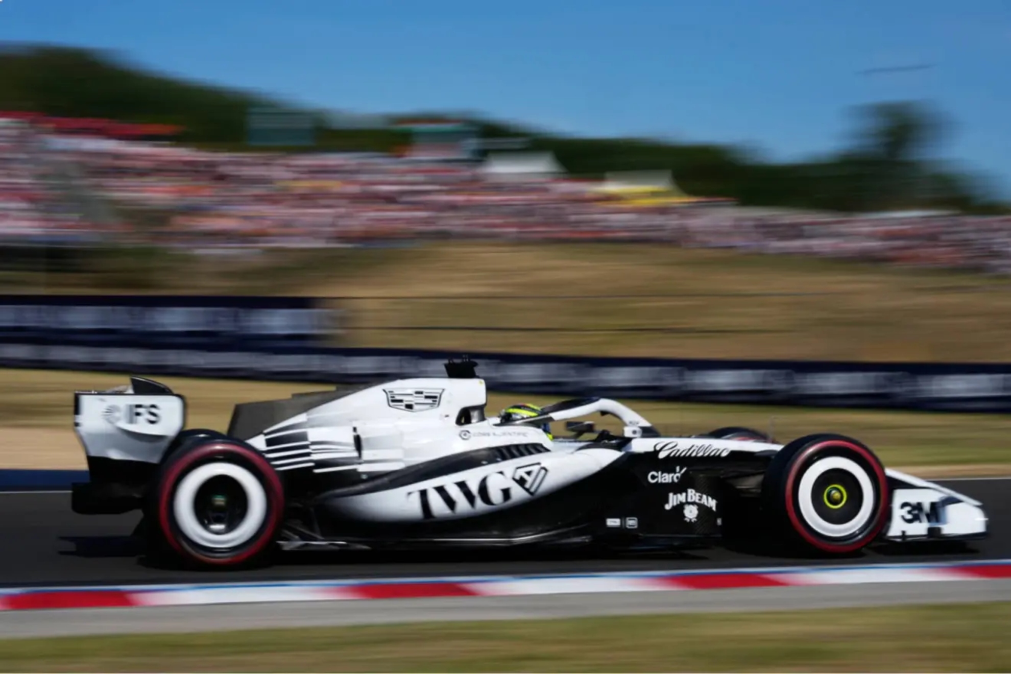 Checo Pérez, en su Cadillac DARKO BANDIC