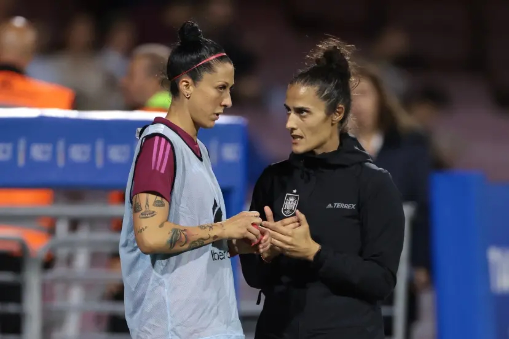 Jenni Hermoso y Montse Tomé.