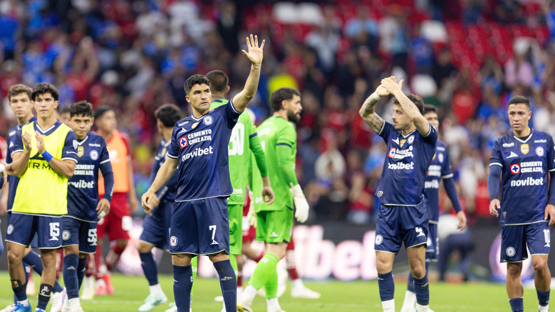 Fans de La Máquina estallan en redes contra la defensa del equipo de Joel Huiqui MEXSPORT