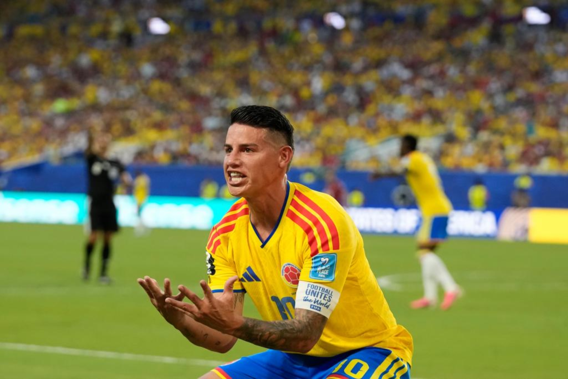 James Rodríguez en un partido con Colombia LAPRESSE