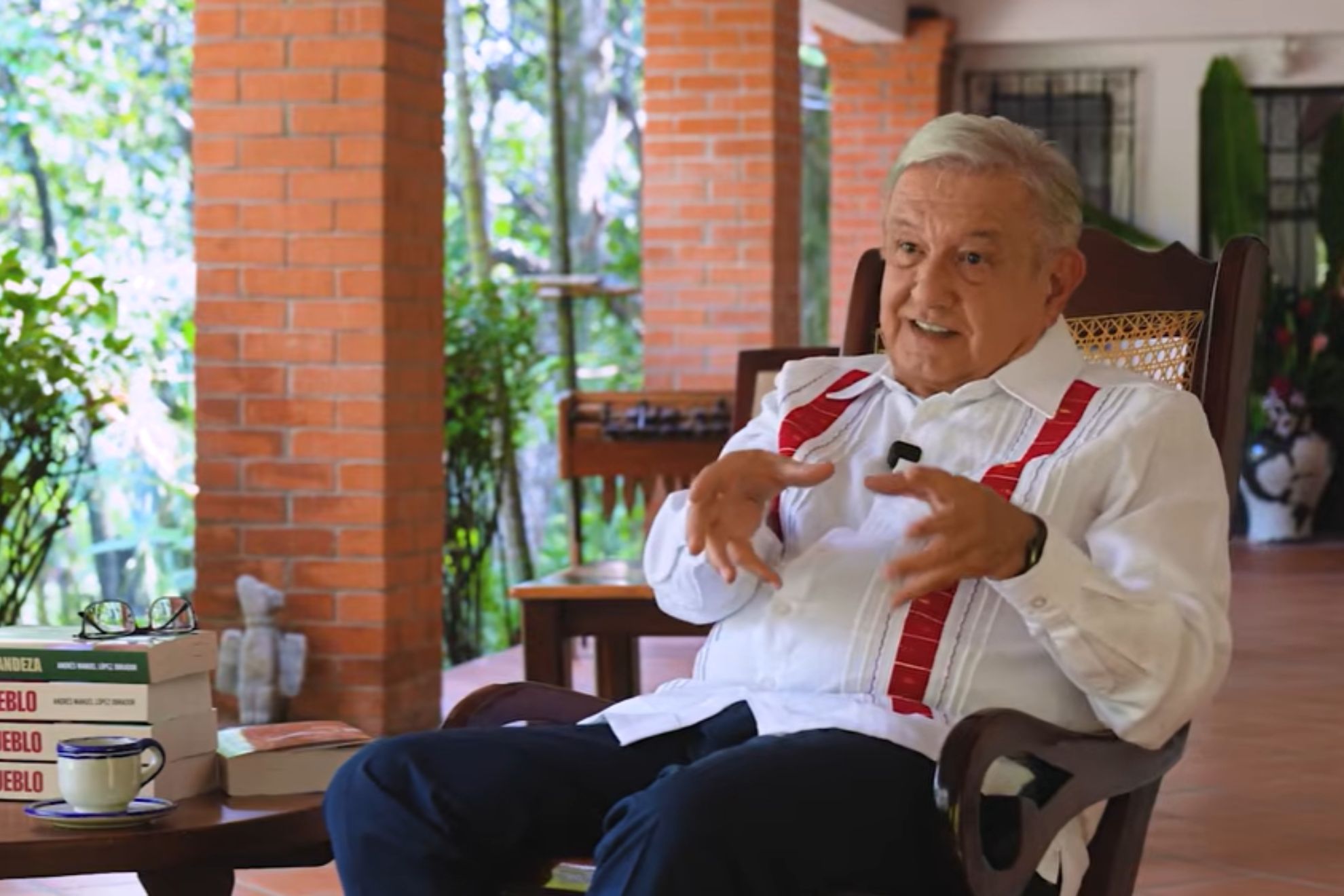 La reaparición ocurre mientras Andrés Manuel López Beltrán enfrenta nuevos señalamientos periodísticos, aunque hasta ahora no existe una investigación formal en su contra por esos reportes. / ESPECIAL @lopezobrador