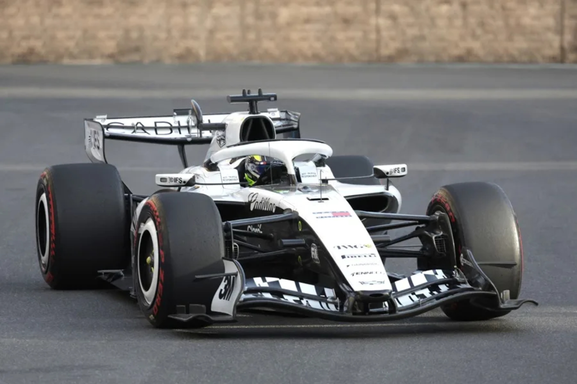Checo Pérez, en su Cadillac EFE