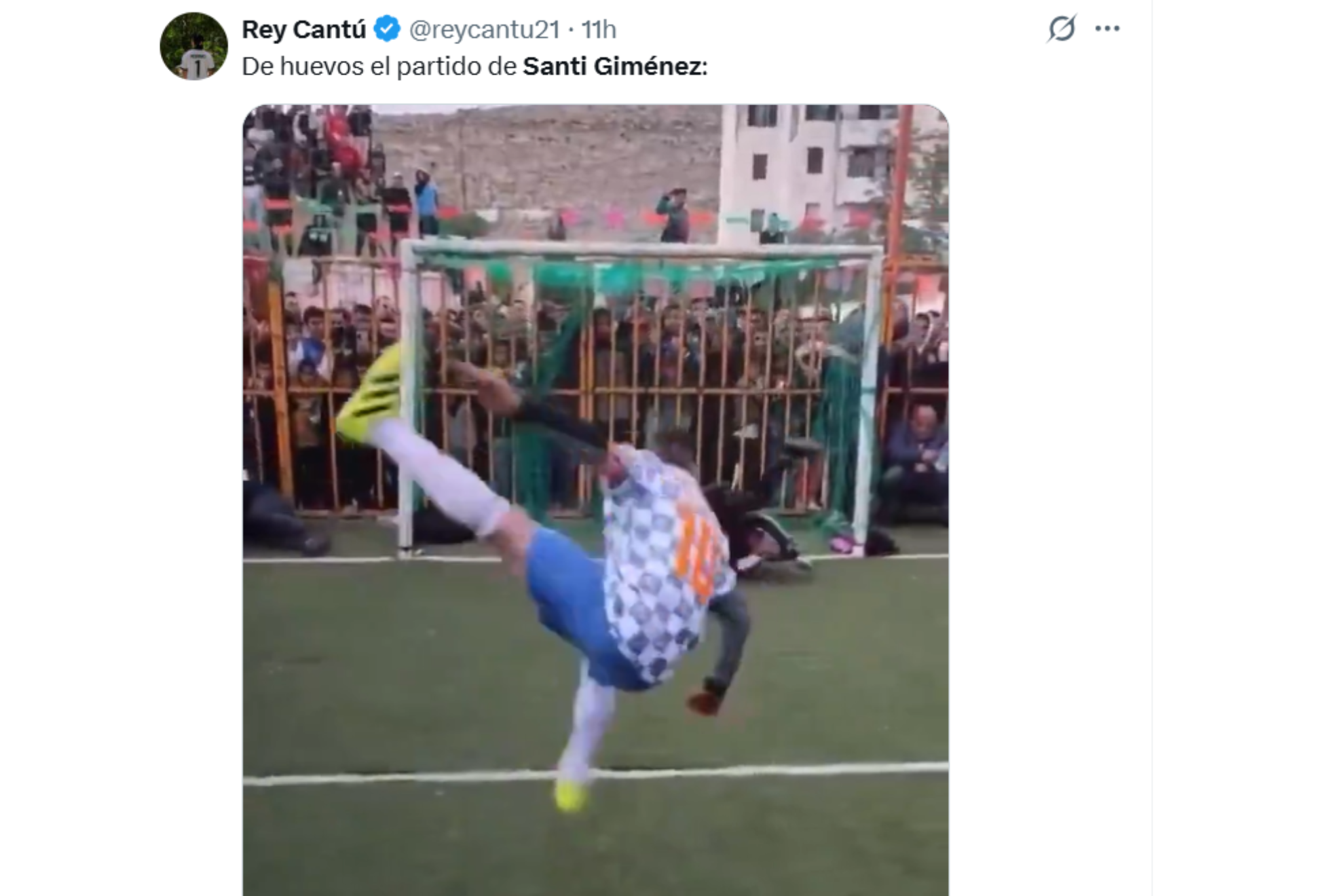 Santiago Giménez recibe duras críticas Se burlaron de la falta de contundencia de Santi Giménez. / ESPECIAL Actualizado: 04/10/2026 08:36 horas