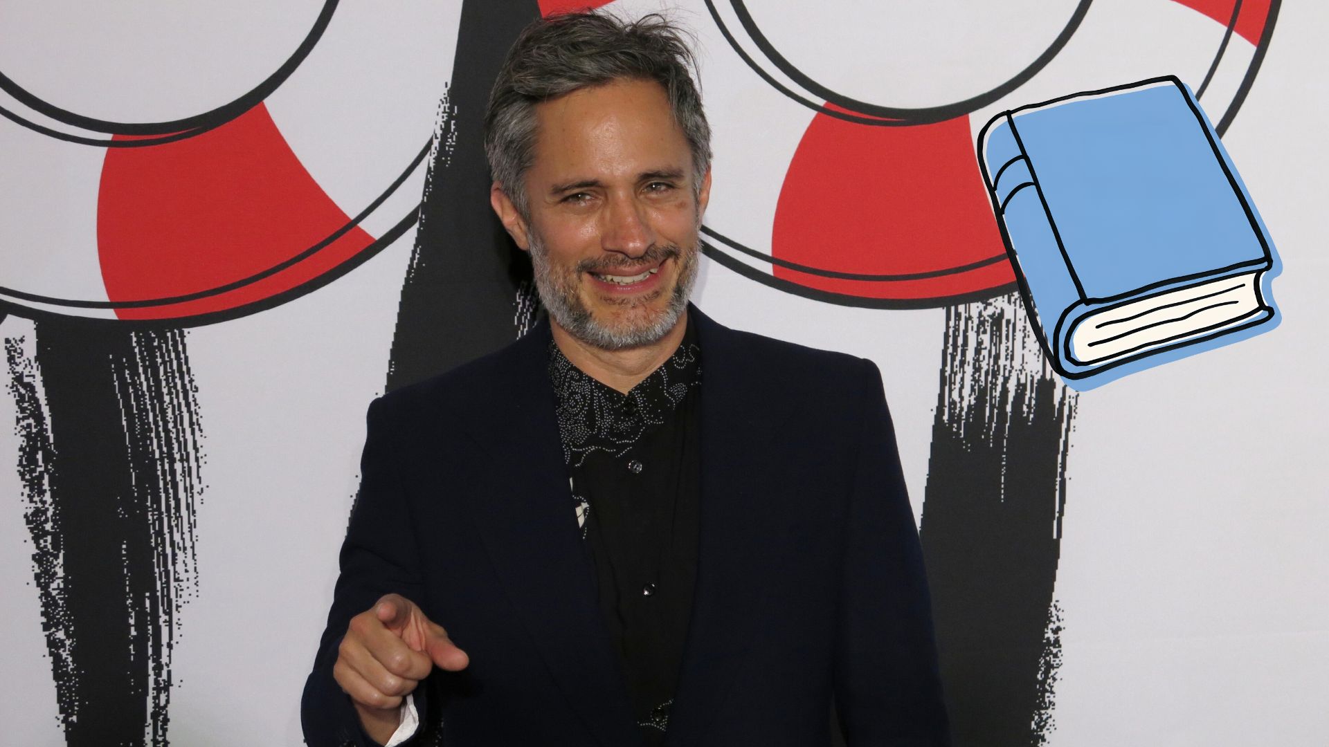 Gael García Bernal encontró detrás de un micrófono una manera distinta de contar historias, pero también una oportunidad para explicar por qué todavía prefiere leer en papel. / ESPECIAL LAPRESSE