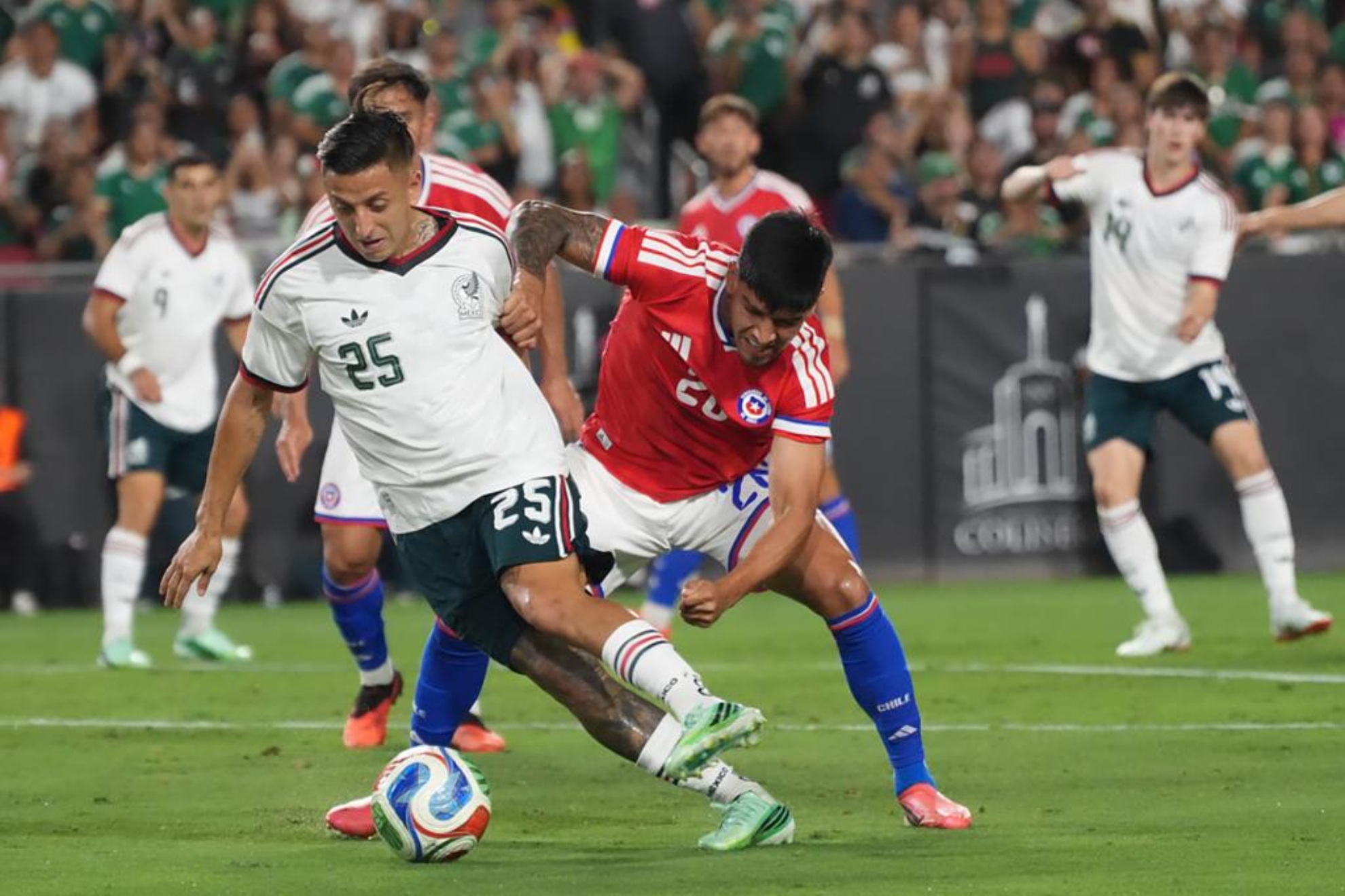 Roberto Alvarado (México) y Diego Ulloa (Chile) EFE