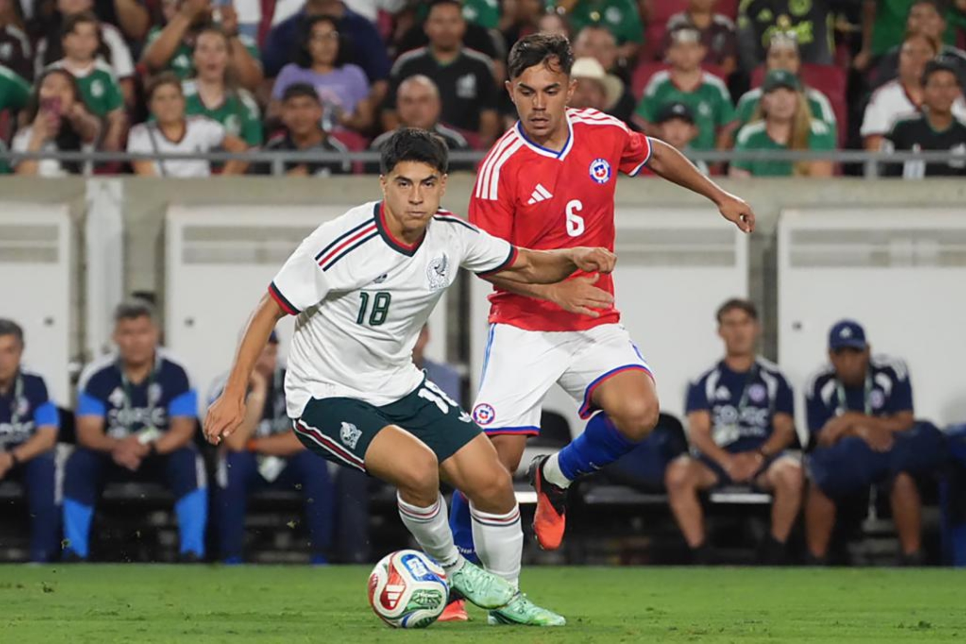 Obed Vargas en el partido México-Chile EFE