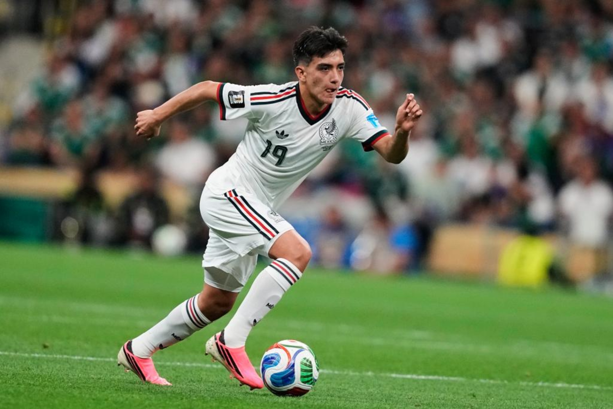 Gilberto Mora en un partido con la selección de México LAPRESSE