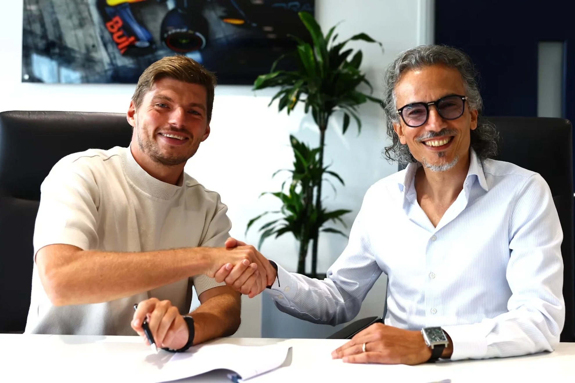 Verstappen y Mekies cuando el piloto renovó con Red Bull Oracle Red Bull Racing