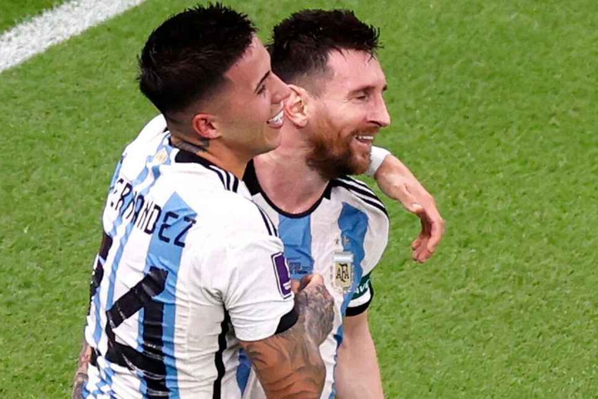 Enzo y Messi celebran un gol con Argentina EFE