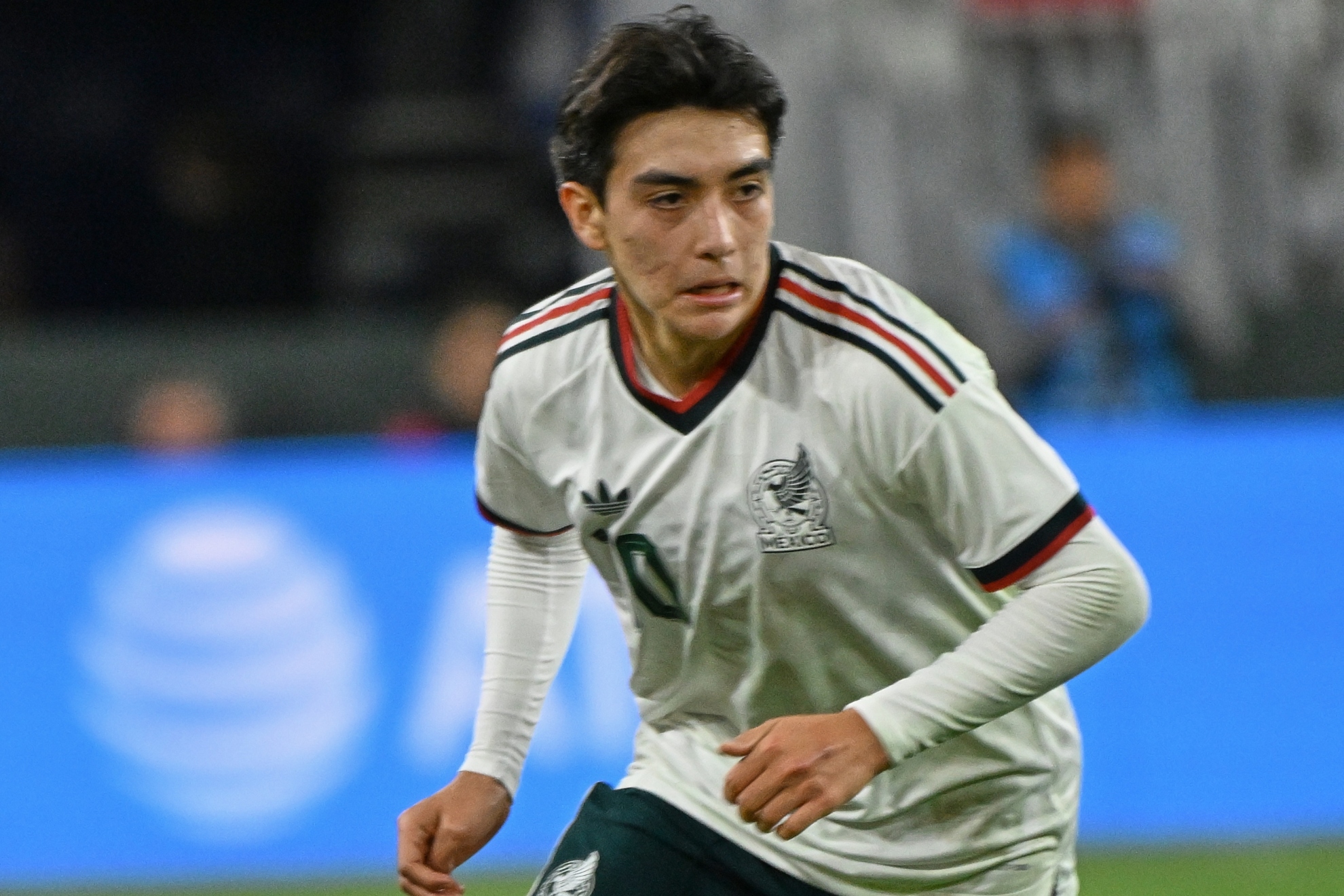 Mora, con la camiseta de la Selección de México. MEXSPORT