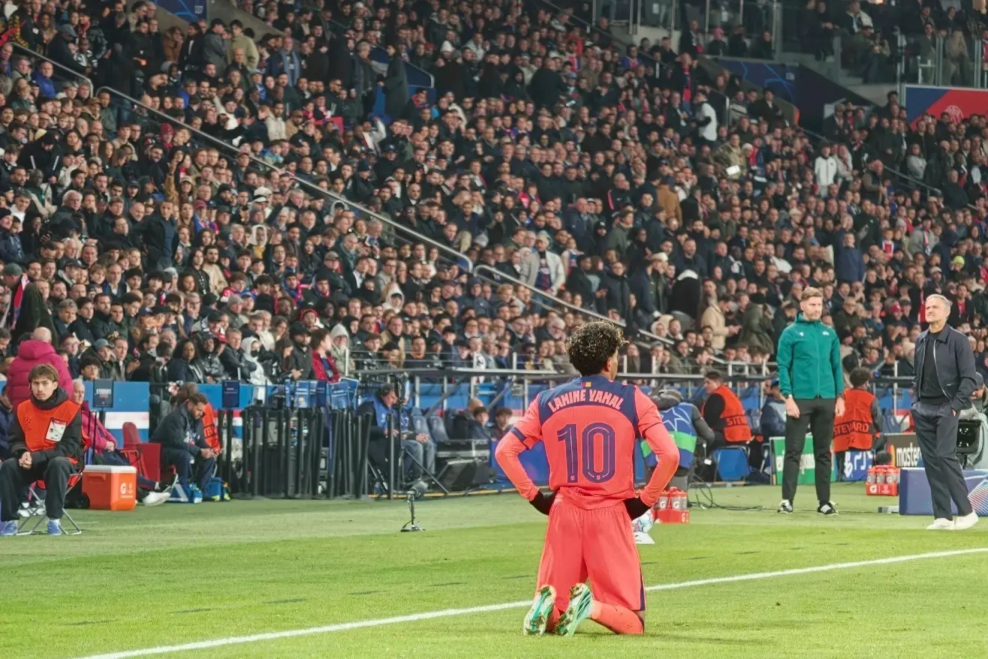 Lamine Yamal, durante el partido contra el PSG FRANCESC ADELANTADO