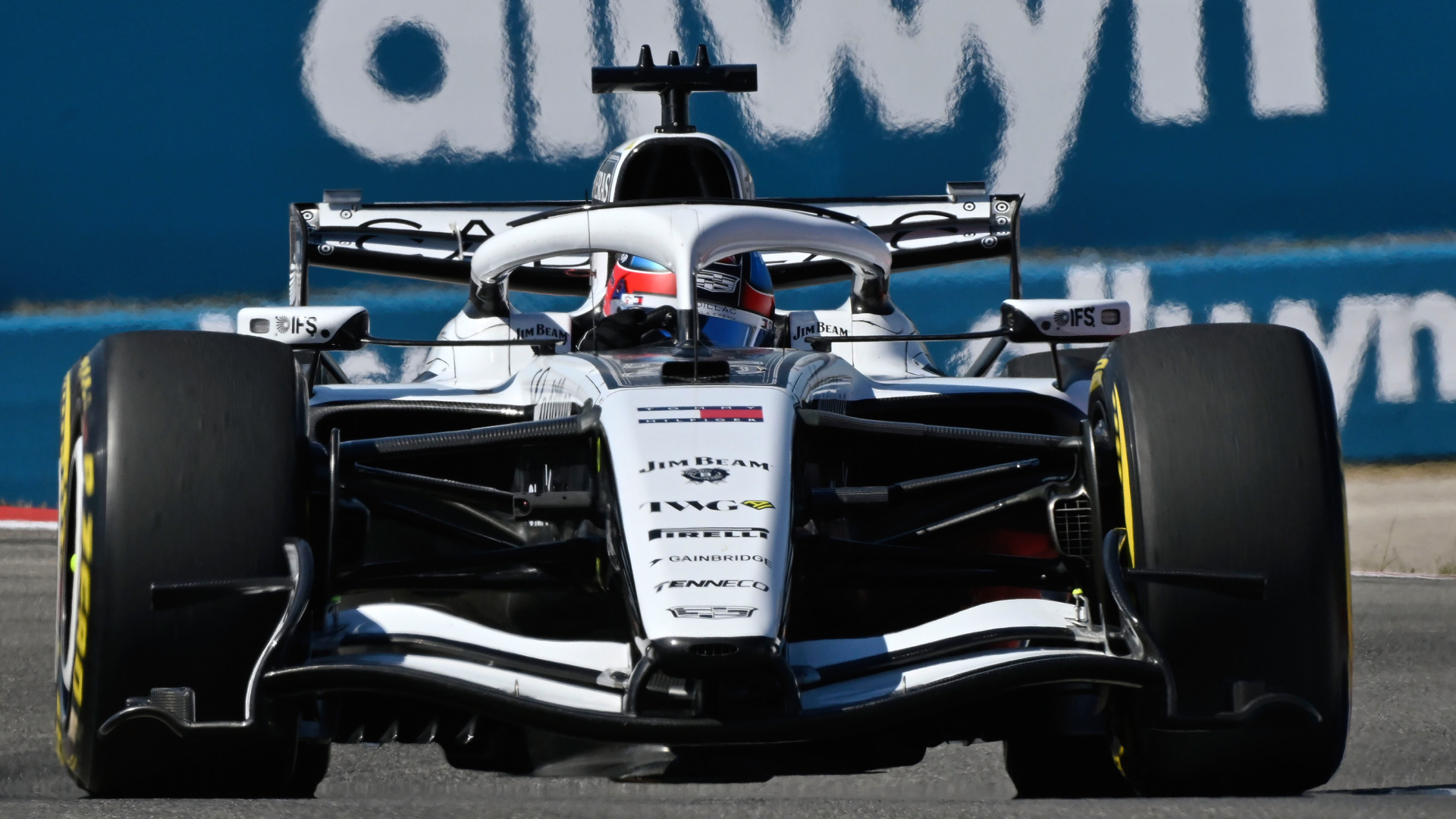 Sergio Pérez terminó 21º en su primera sesión en el COTA en 2026 / Mexsport