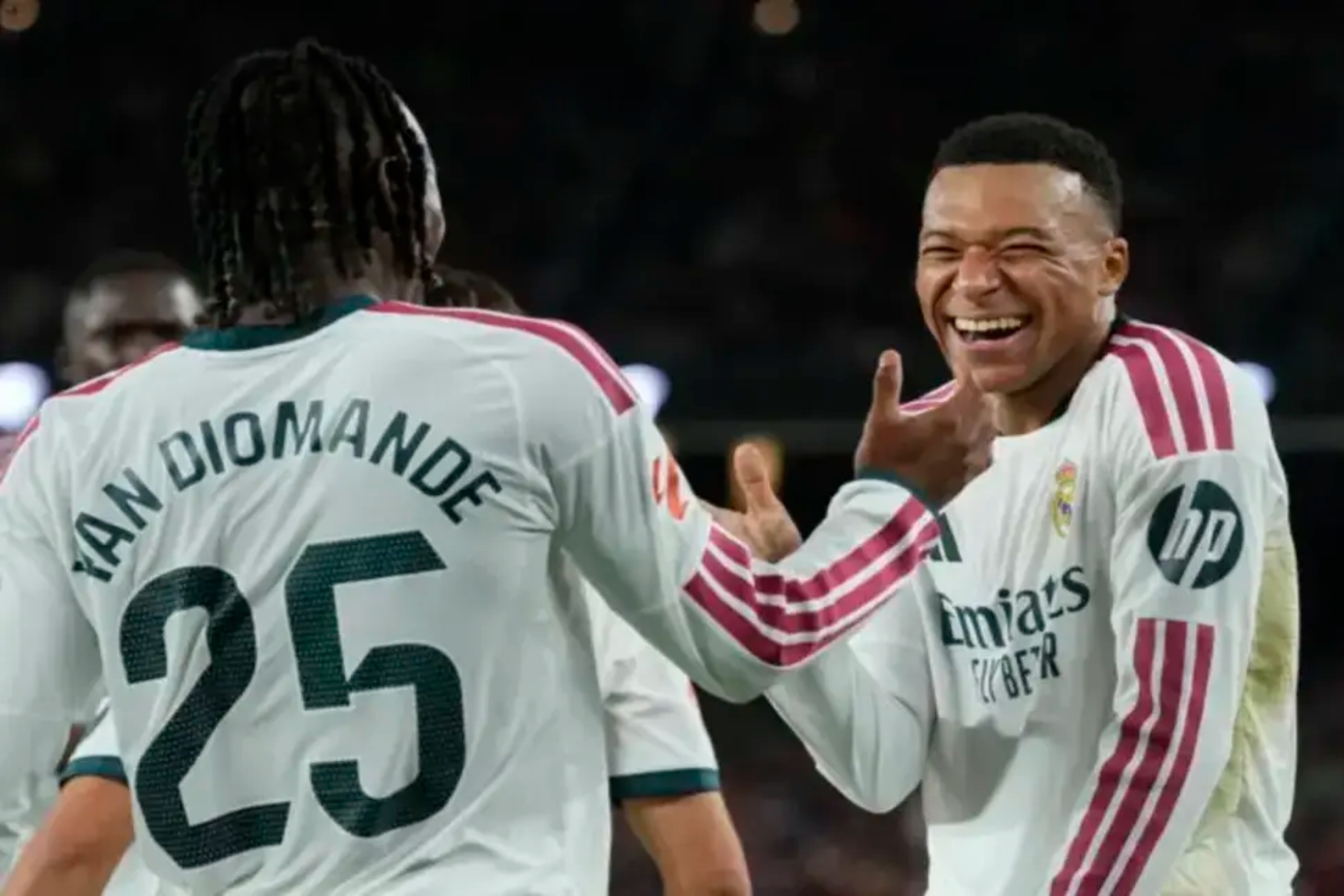 Mbappé celebra su primero gol con Diomande