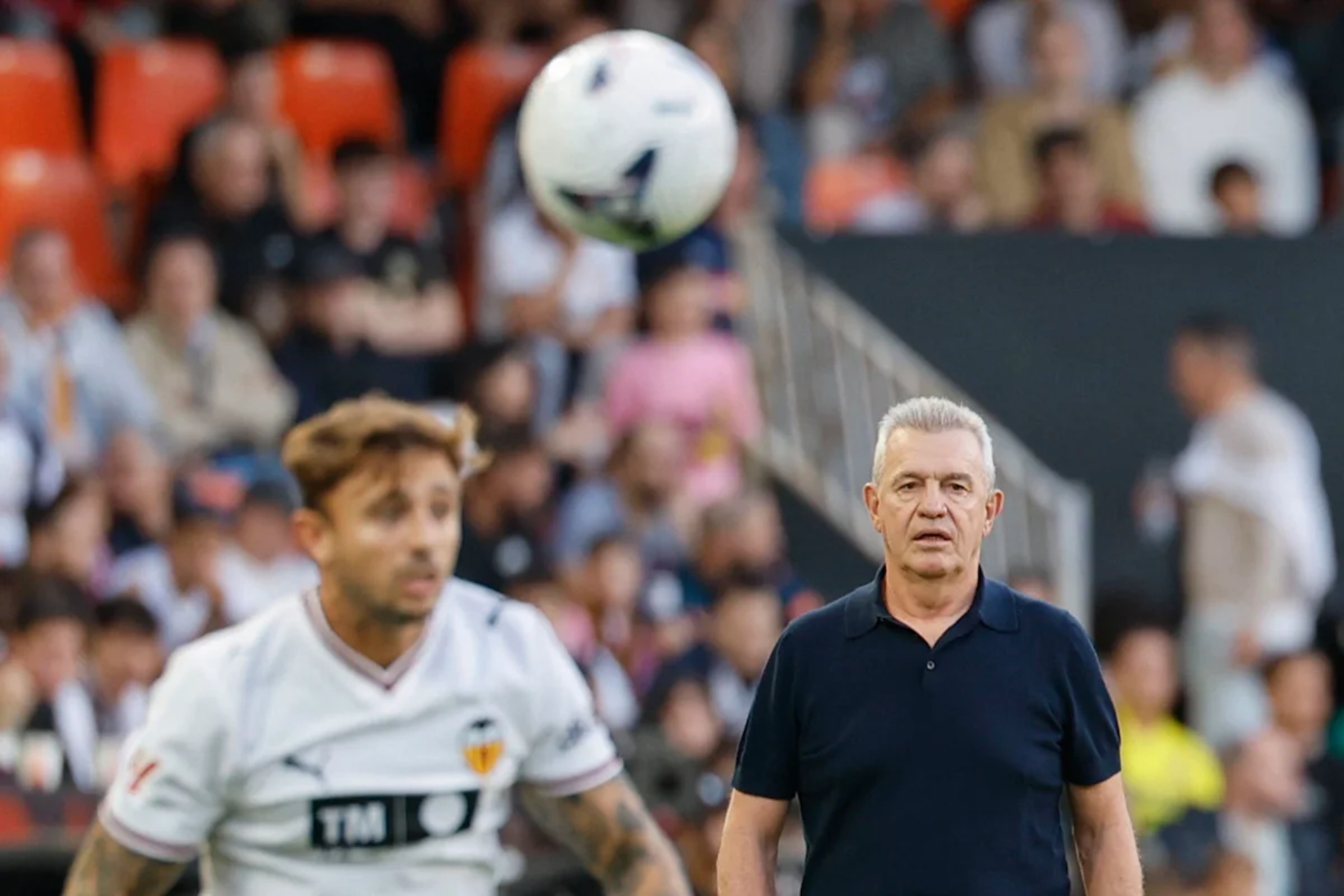 Javier Aguirre, durante un partido con el Valencia EFE